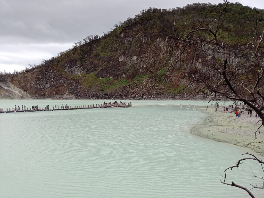 Pesona Kawah Putih Yang Eksotis Edisi Liburan Ke Ciwidey Bandung Part