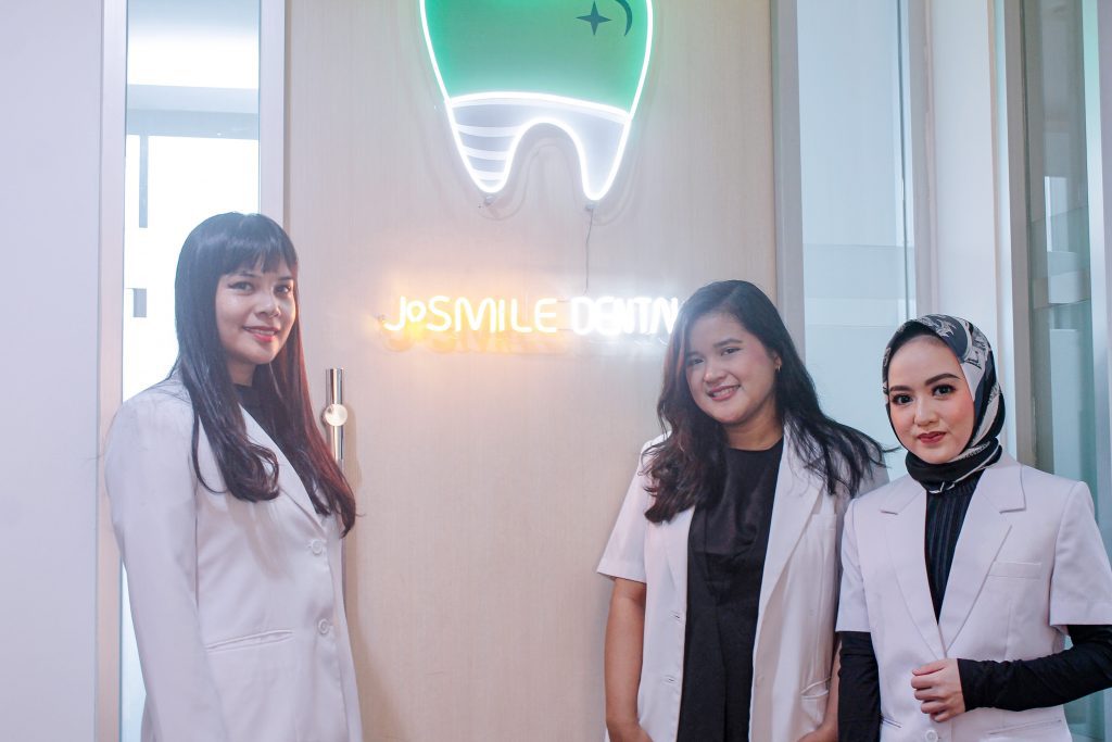 MENYAMBUT TAHUN BARU DENGAN GIGI CANTIK DARI J•SMILE DENTAL JAKARTA ...