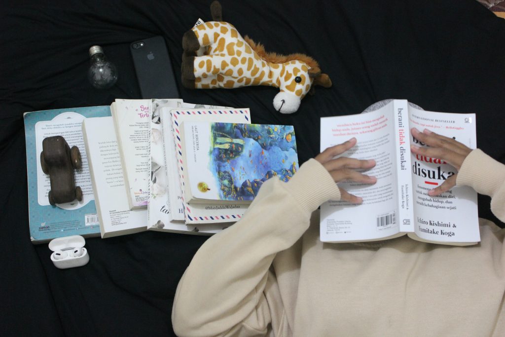 Cara Menumbuhkan Kebiasaan Membaca Buku